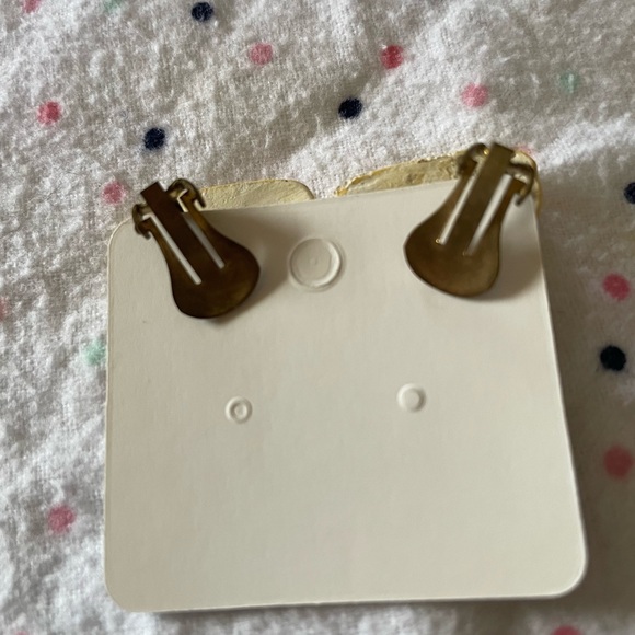 vintage clip on earrings - Picture 3 of 7